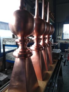 pièces d'ornements métalliques de toitures