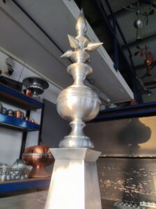 pièces d'ornements métalliques de toitures