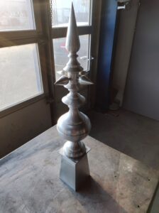 pièces d'ornements métalliques de toitures