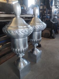 pièces d'ornements métalliques de toitures