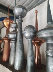 pièces d'ornements métalliques de toitures