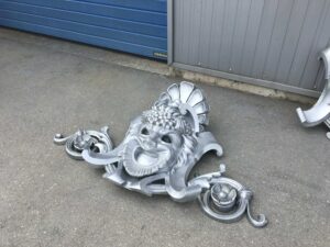 pièces d'ornements métalliques de toitures